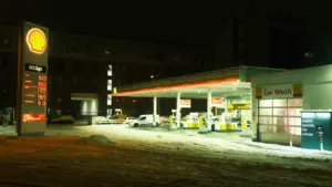 Degvielas cenu izmaiņas Latvijā: kāpēc cenas šonedēļ nedaudz kāpušas