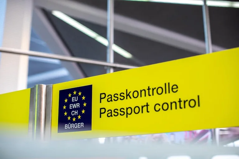 Digitālās robežu pārbaudes: kā Latvijas ceļotājiem sagatavoties