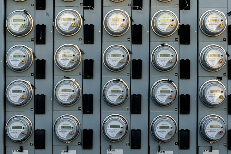 Latvijas elektrības cenas 17. septembrī: dārgākās stundas vakarā