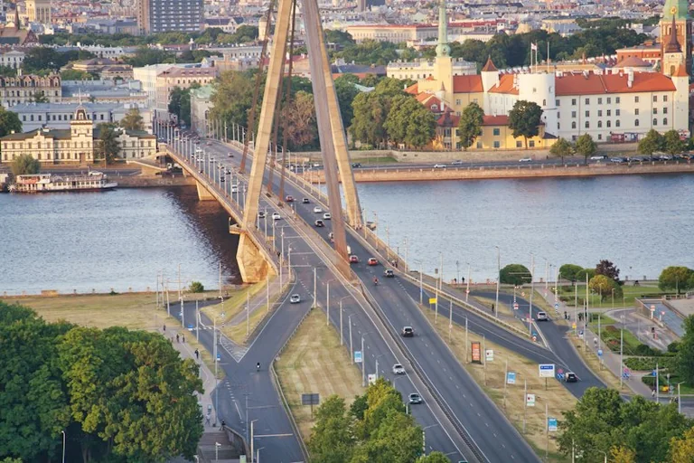 Rīgas dome plāno izmaiņas sabiedriskā transporta tarifos no 2027. gada
