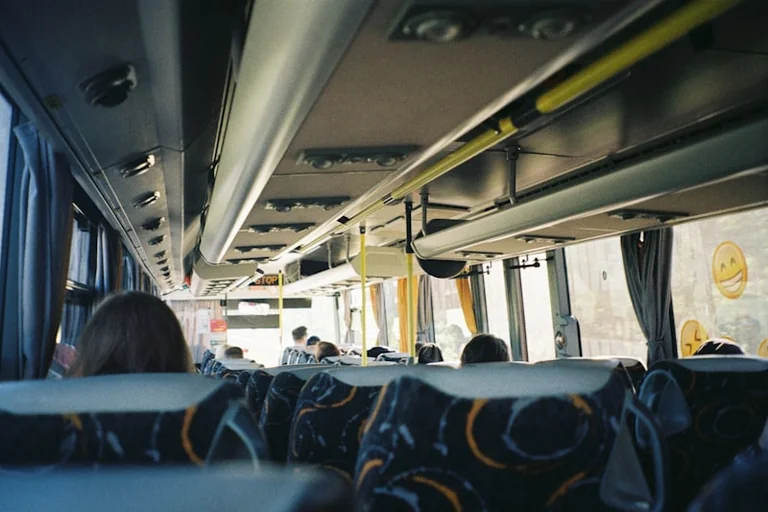 Rīgas dome plāno izmaiņas sabiedriskā transporta tarifos no 2027. gada