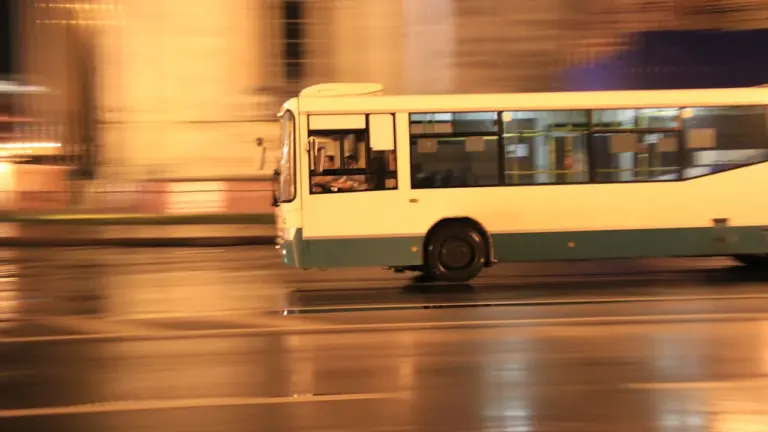 Sapnis par nokavētu autobusu: ko tas var atklāt par steigu