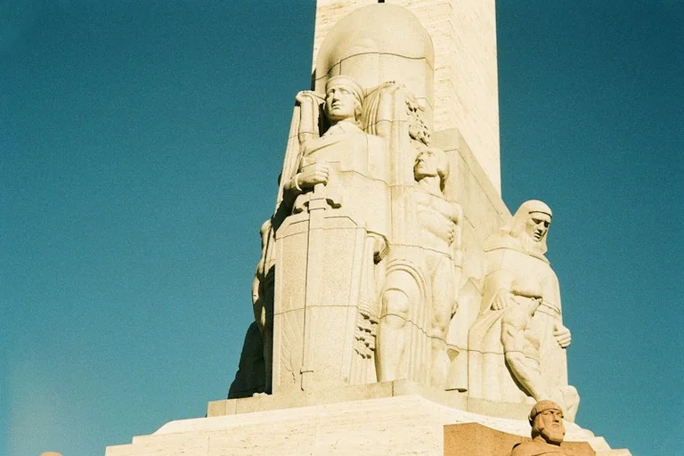 9. oktobris Latvijas vēsturē: kā pārbaudīt datumam piesaistītus faktus